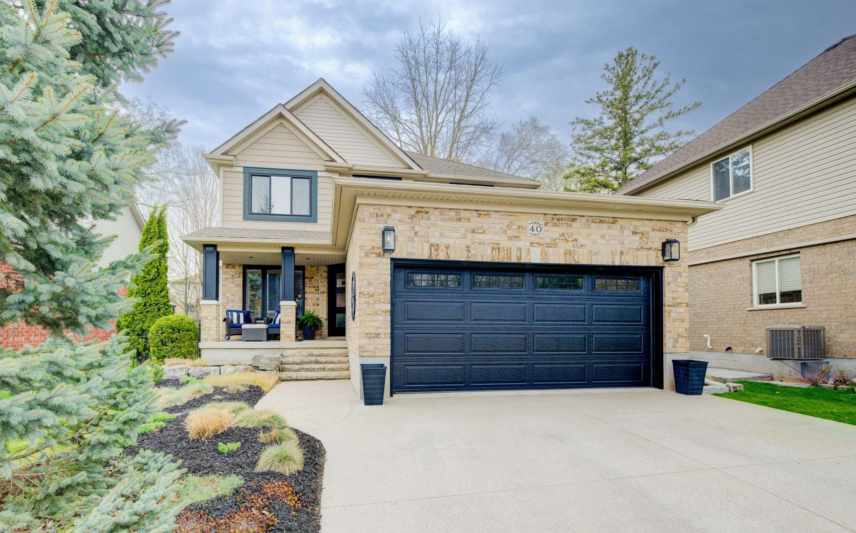 40 Housler LN, Cambridge, ON N3C 4H7