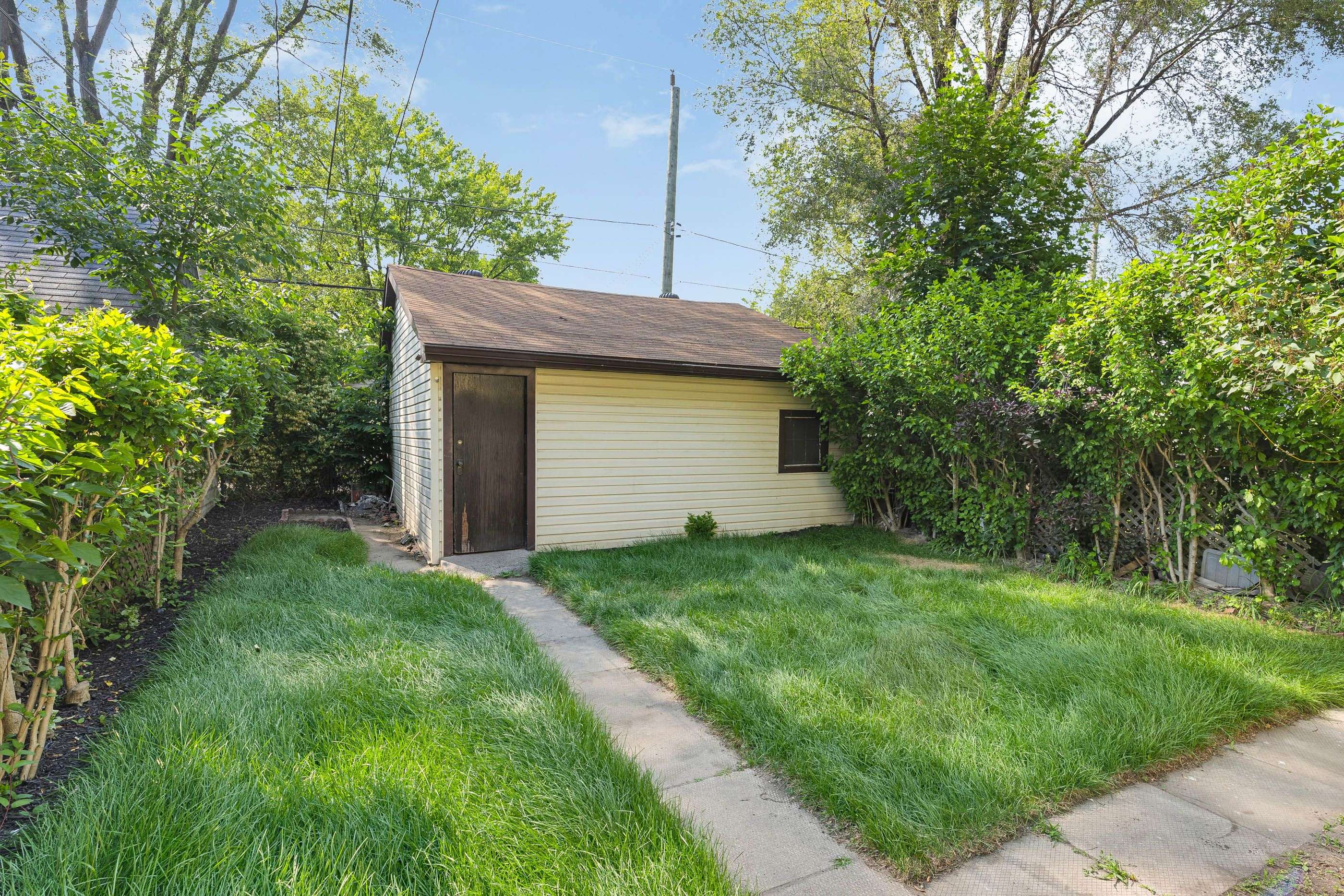 Windsor, ON N9C 1N9,3622 Queen ST