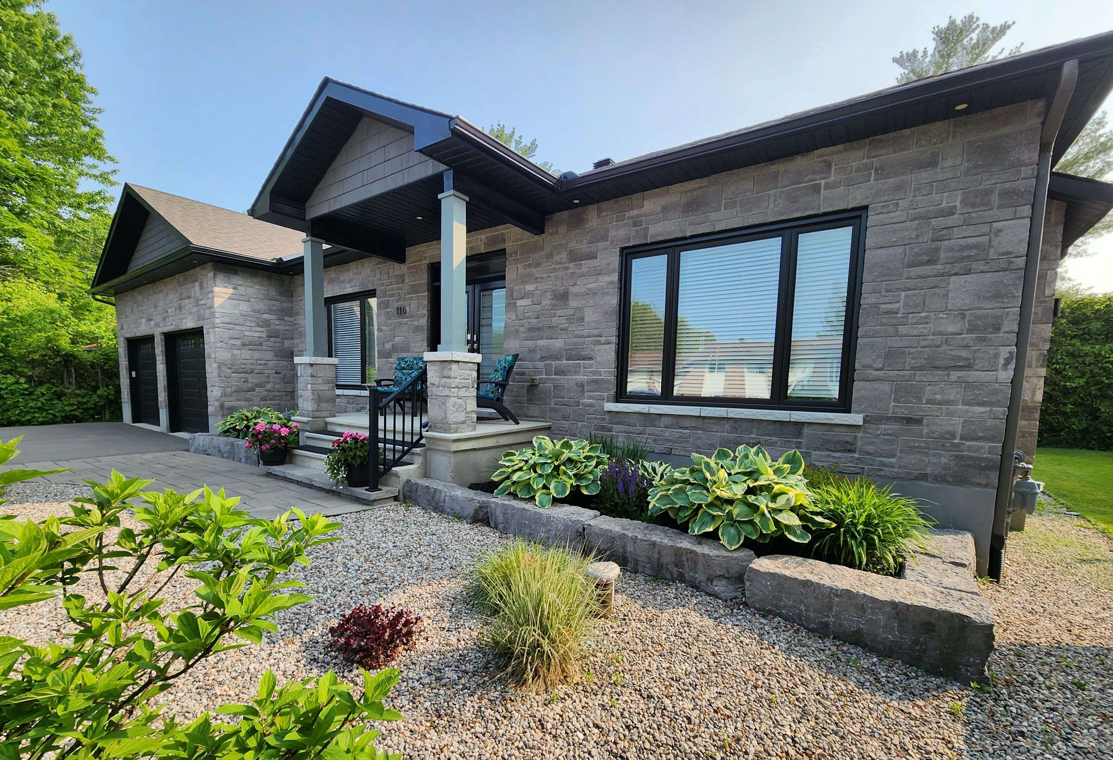 Stittsville - Munster - Richmond, ON K0A 2Z0,116 Queen Charlotte ST