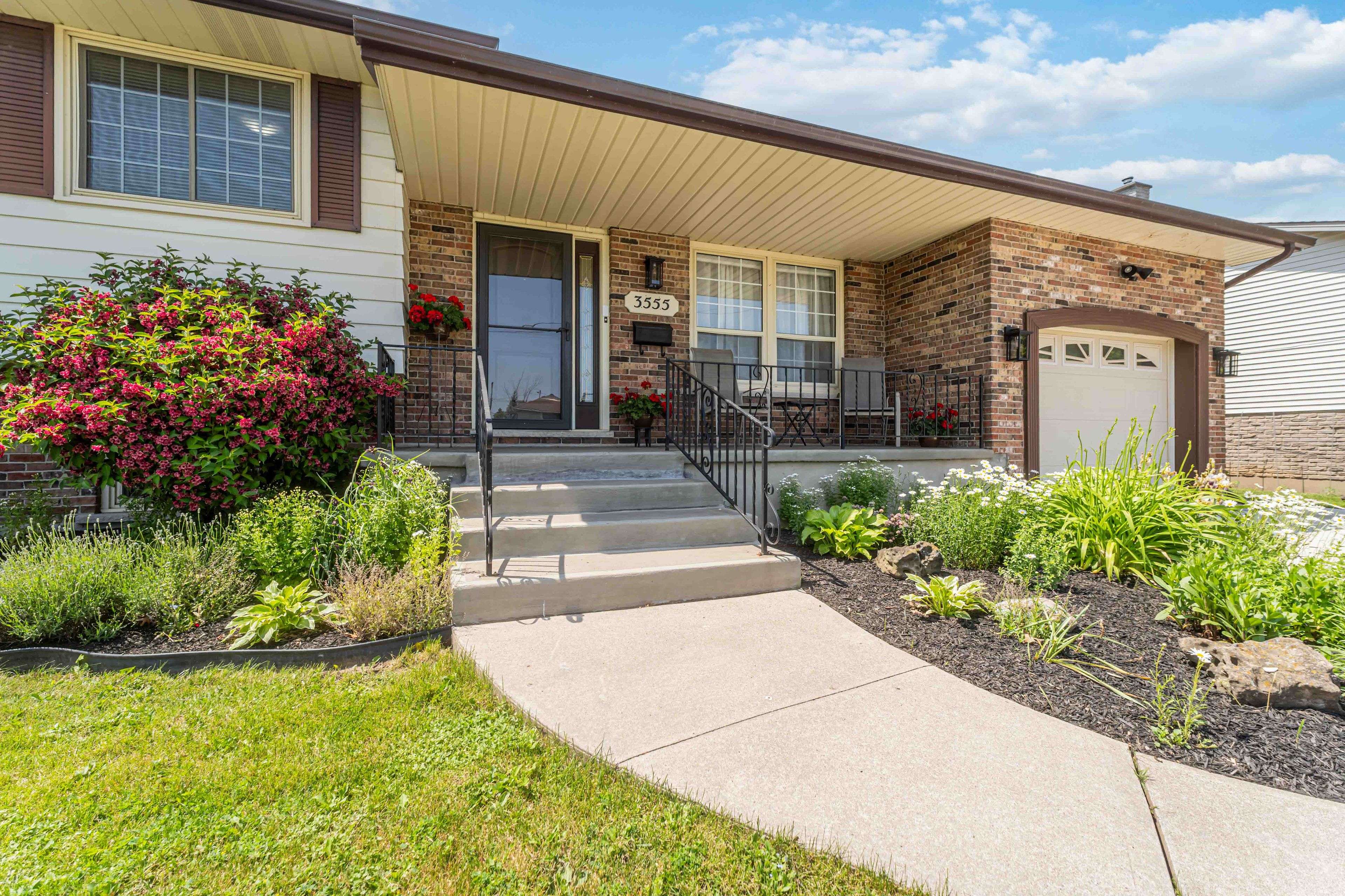Niagara Falls, ON L2G 7M8,3555 Rapids View DR