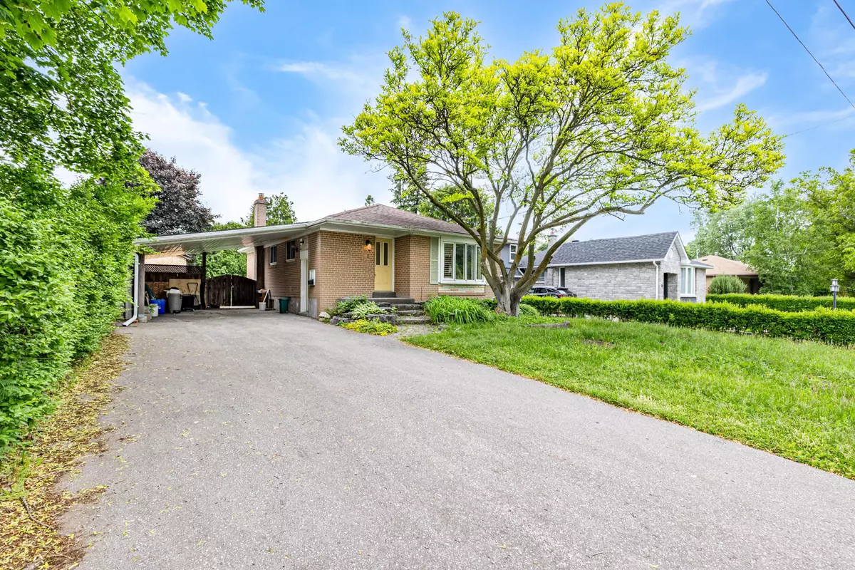 Aurora, ON L4G 1Z9,10 Holman CRES #Main Floor