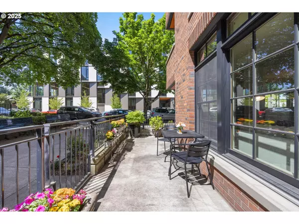 Portland, OR 97210,2350 NW SAVIER ST #100