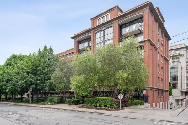 11 Soho ST #201, Toronto C01, ON M5T 3L7
