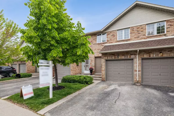 Burlington, ON L7M 4J7,2015 Cleaver AVE #15