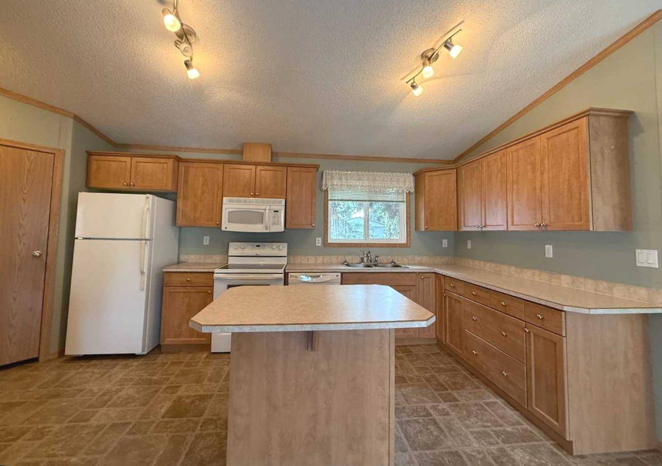 Ponoka, AB T4J 1M5,6205 54 ST #16