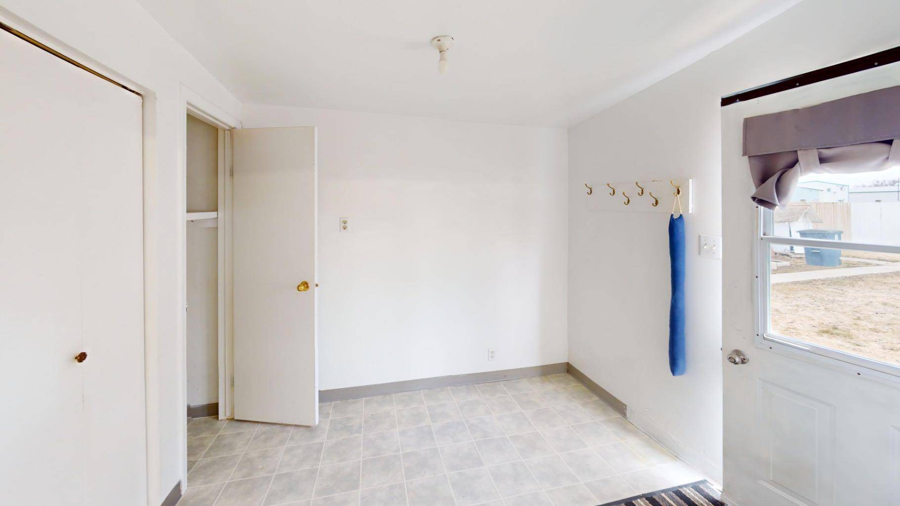 Brooks, AB T1R0H1,115 3 ST East
