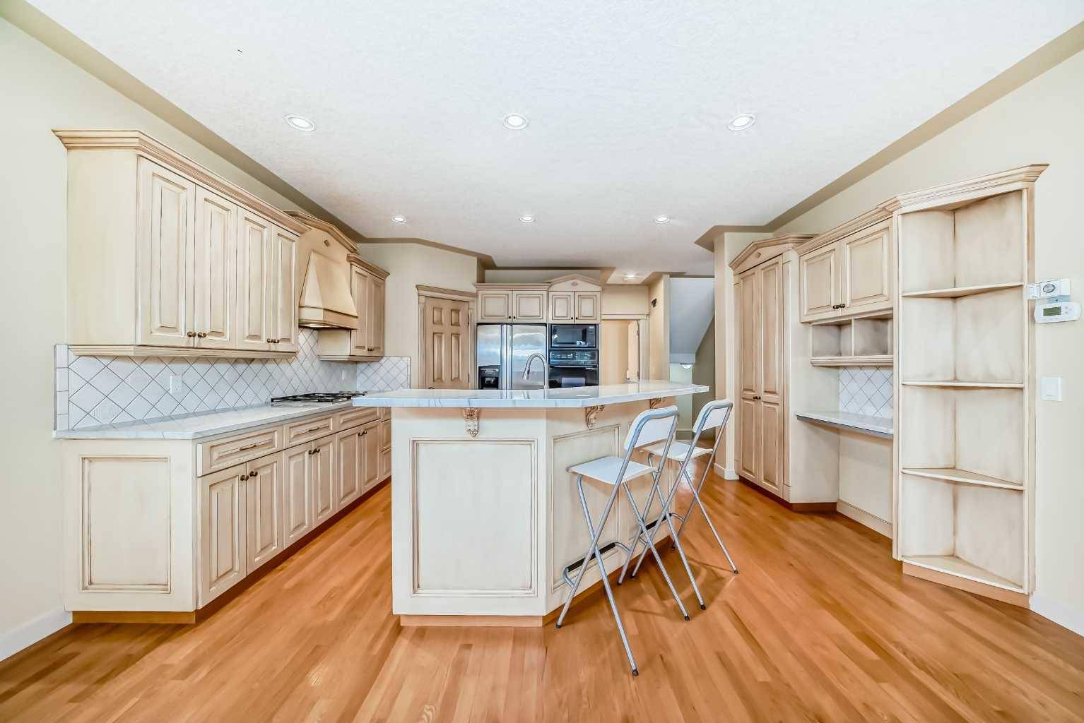 Calgary, AB T3B 5T5,46 Valley Ponds WAY Northwest