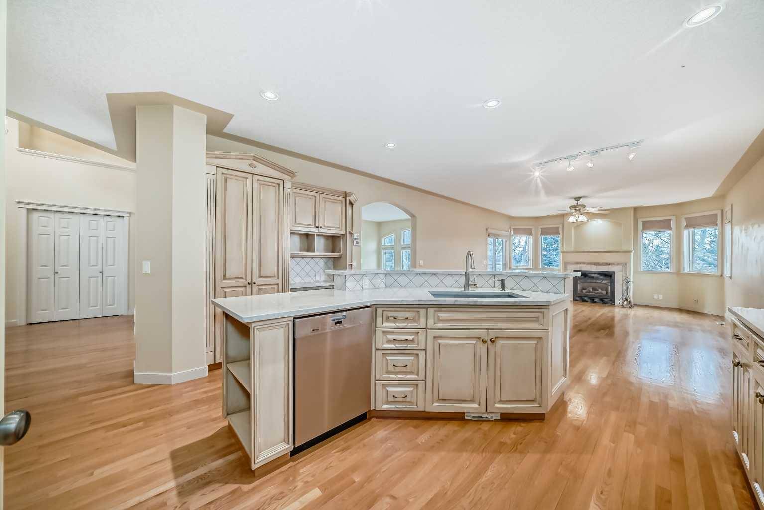 Calgary, AB T3B 5T5,46 Valley Ponds WAY Northwest