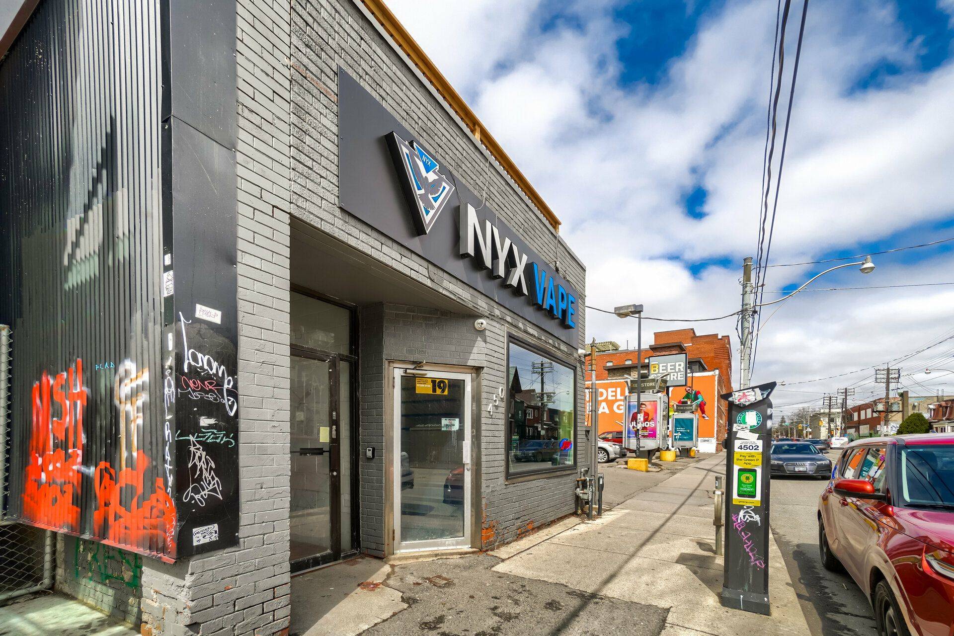 Toronto C01, ON M5T 2S6,450 BATHURST ST #B2