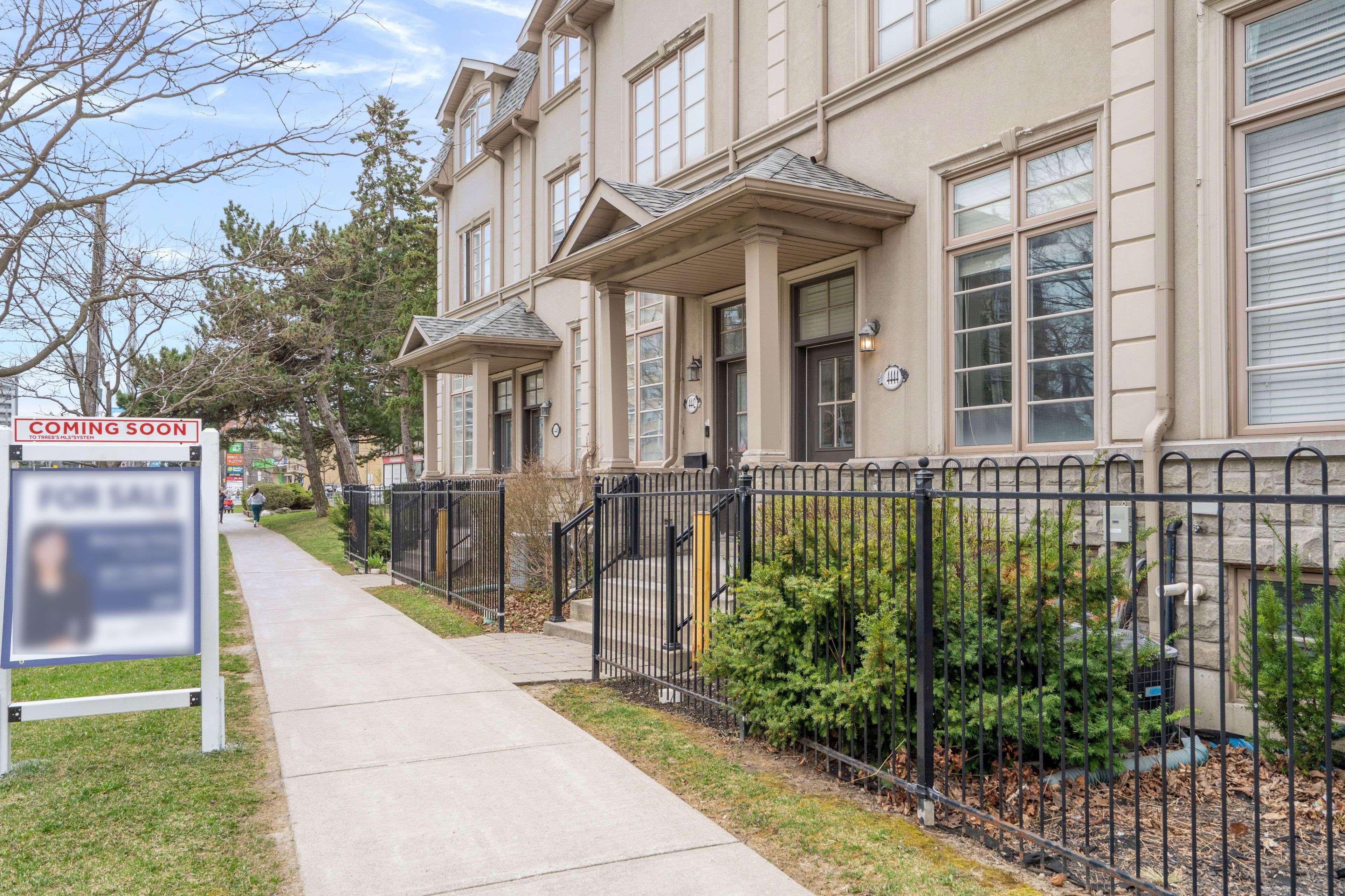 Toronto C06, ON M3H 3S2,4444 Bathurst ST