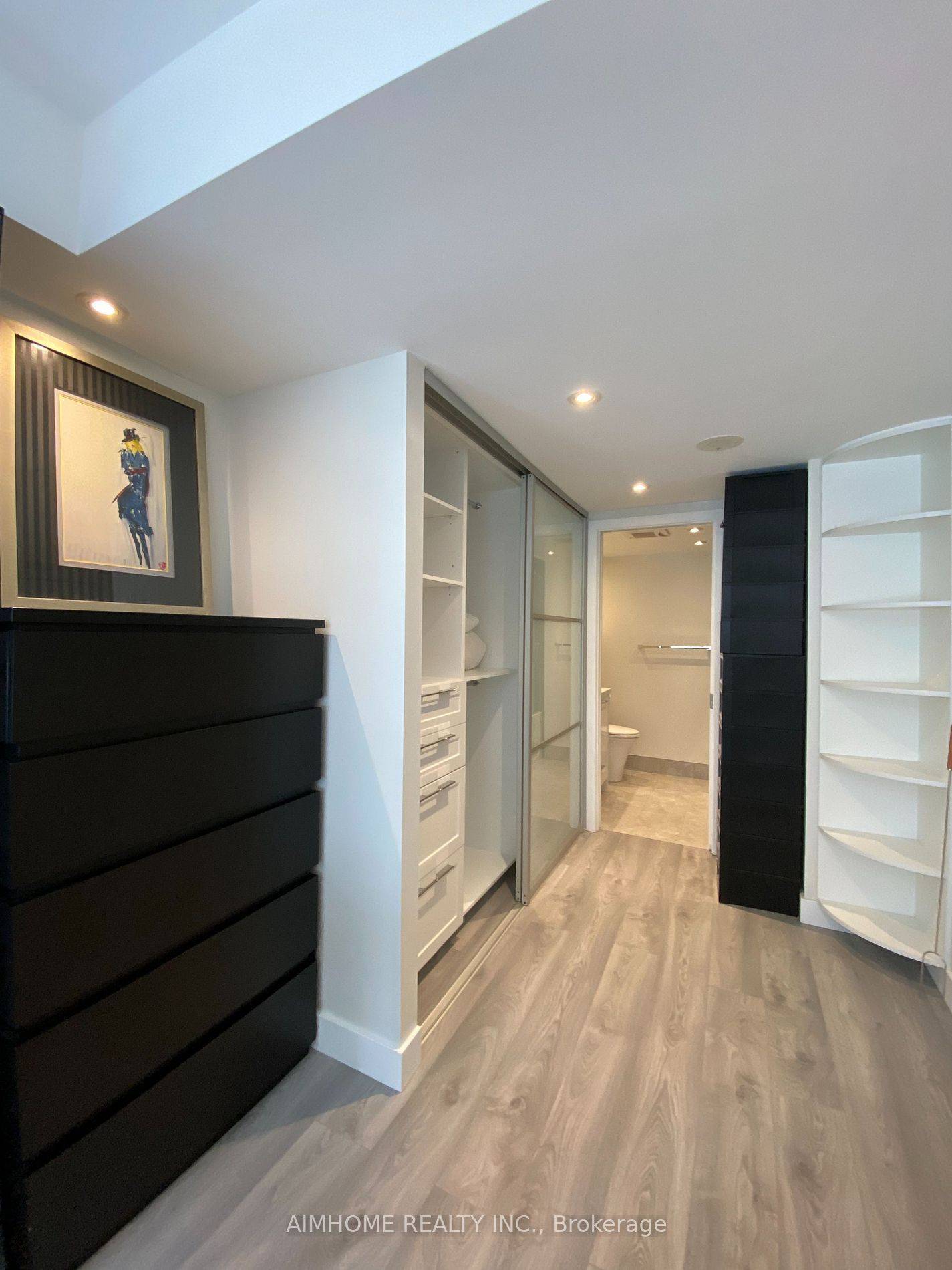 Toronto C01, ON M5S 3A6,11 St Joseph ST #1506