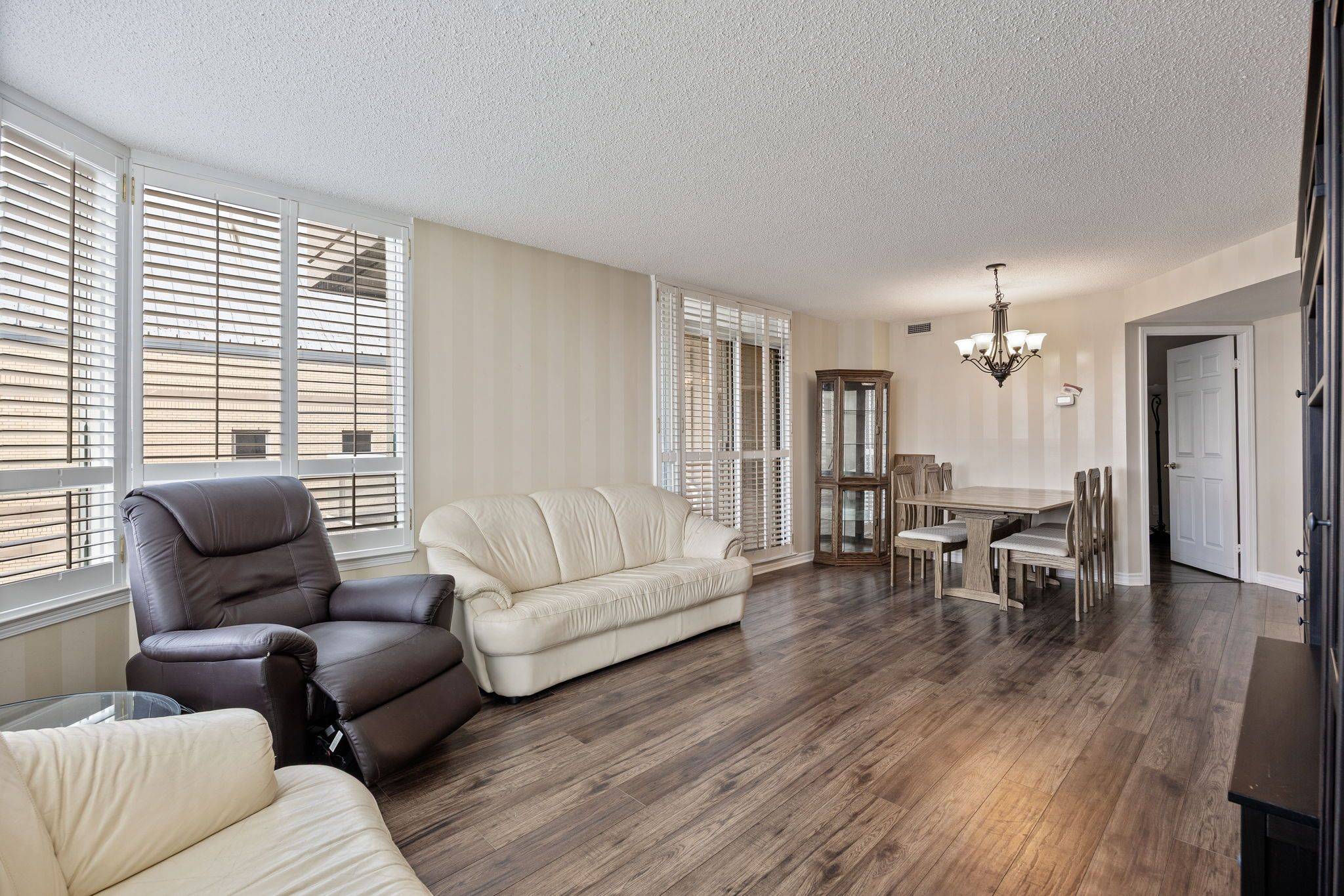 Toronto C04, ON M6A 3E5,8 Covington RD #504