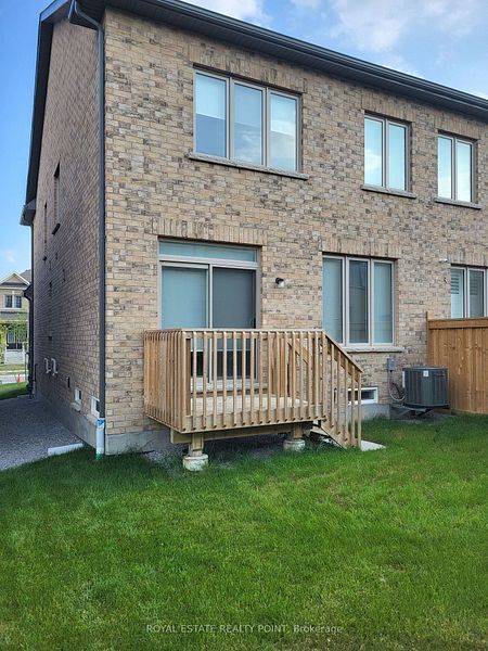 Whitby, ON L1P 0L4,4 Conarty CRES