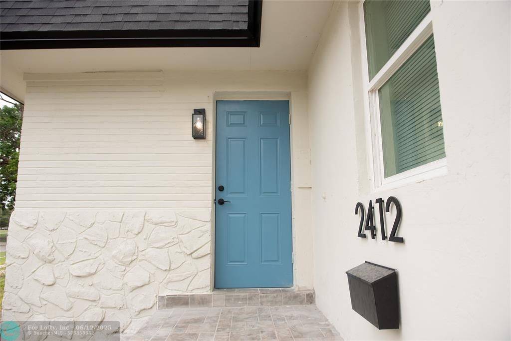 Hollywood, FL 33020,2412 Sherman St