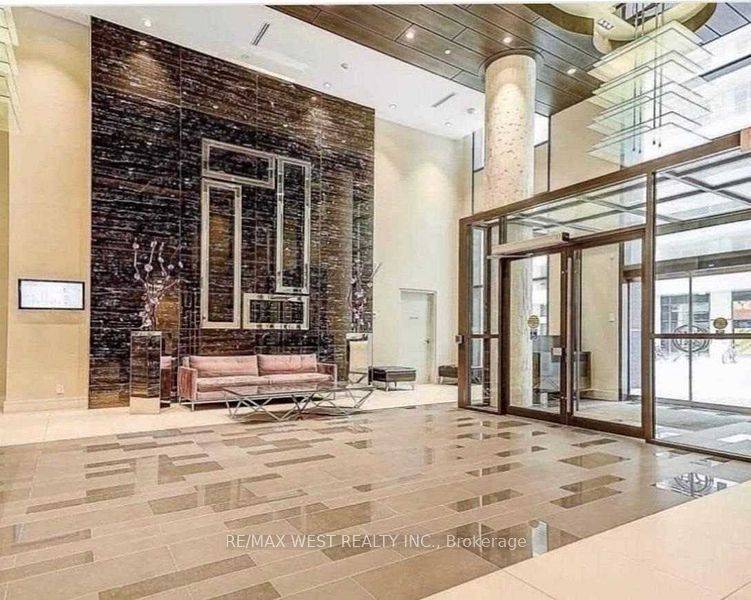 Richmond Hill, ON L4C 1E2,9191 Yonge ST #SW417