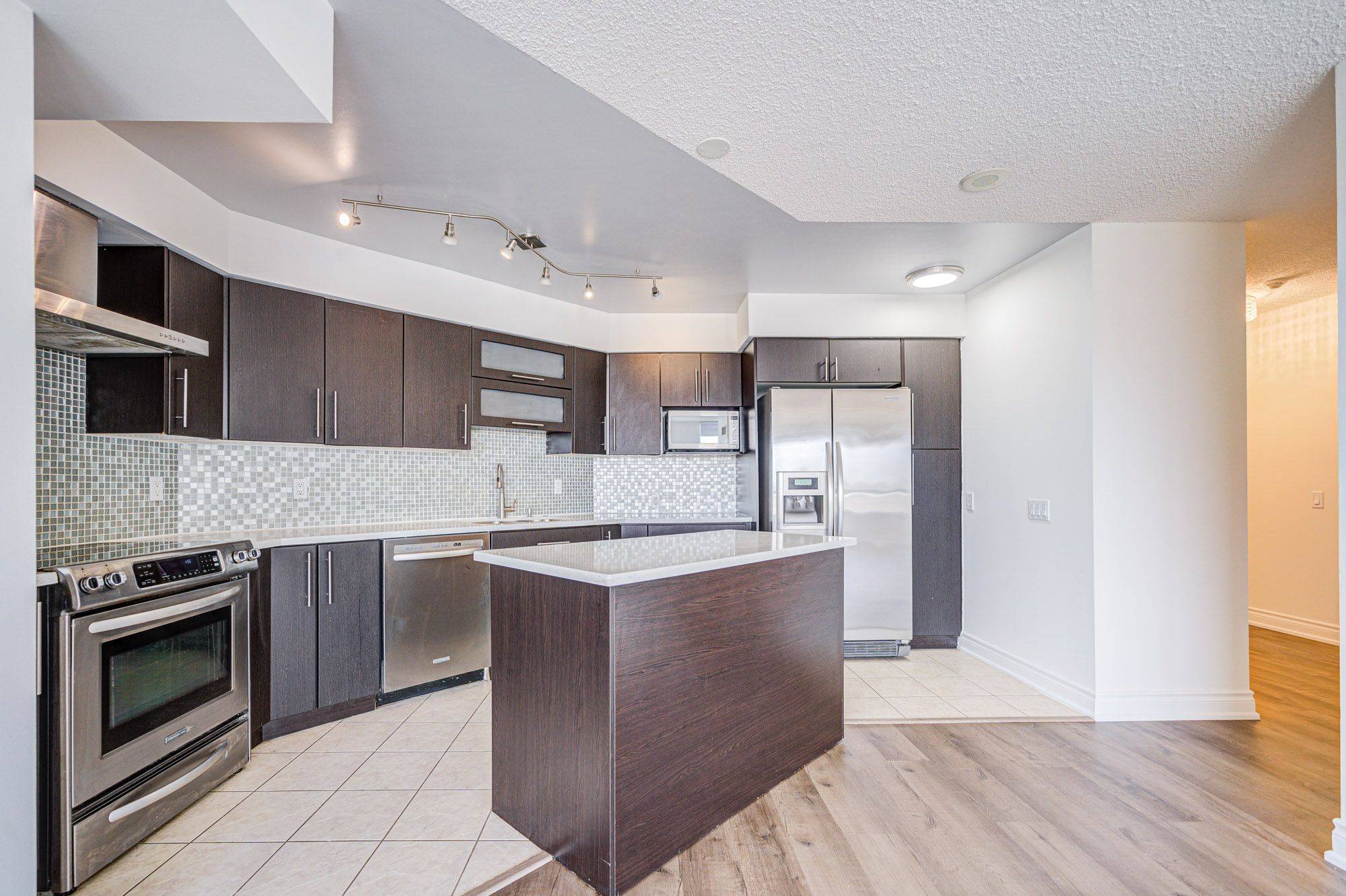 Richmond Hill, ON L4B 4R8,9017 Leslie ST #311