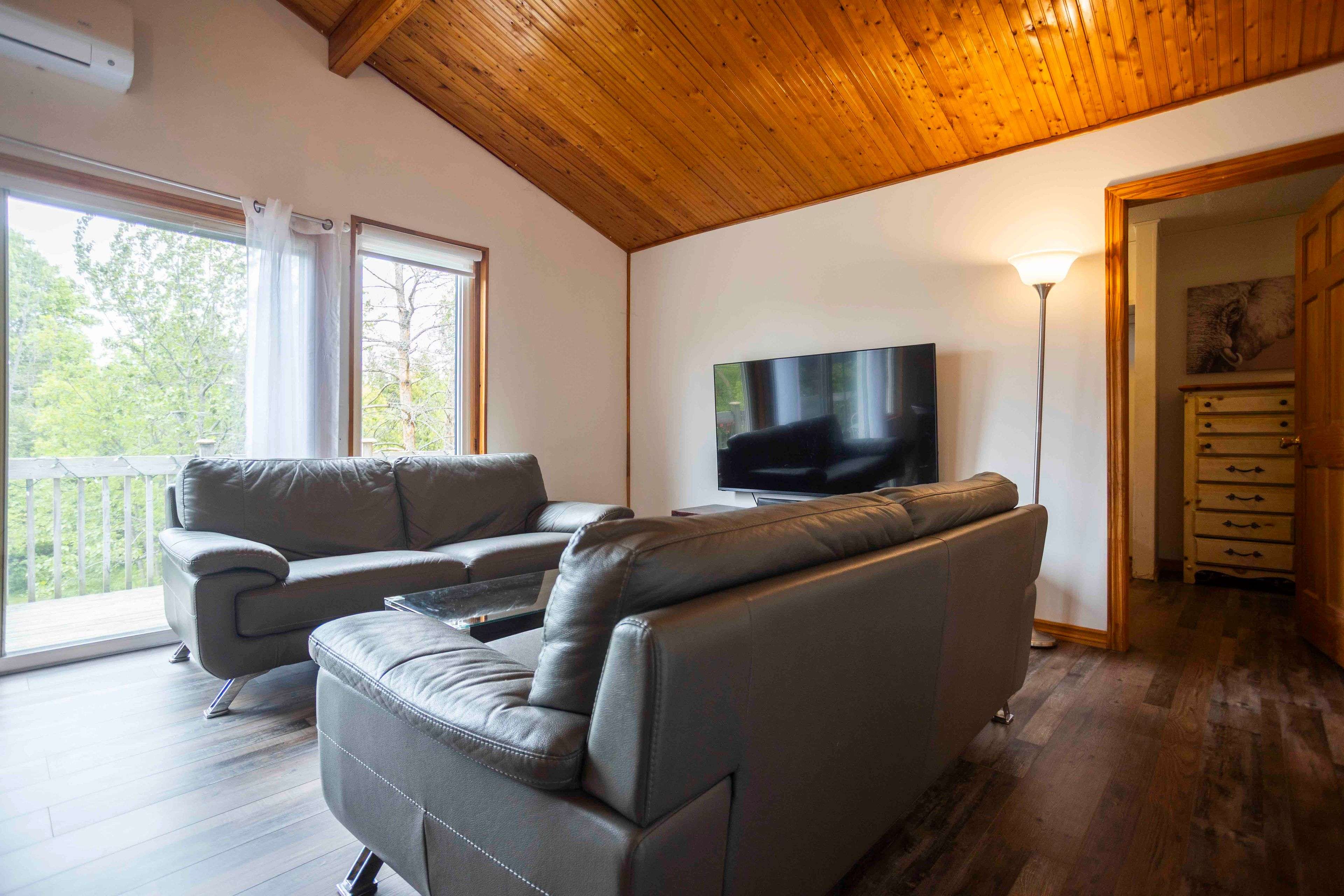 Collingwood, ON L9Y 3Z1,56 Georgian Manor DR