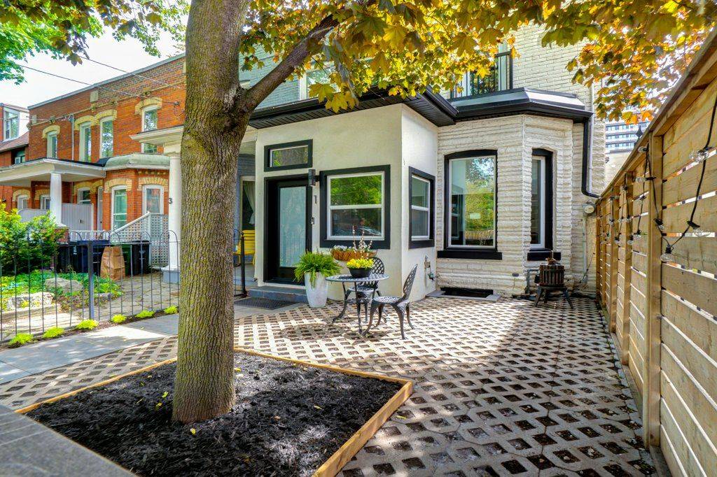 1 Gwynne AVE, Toronto W01, ON M6K 2C2