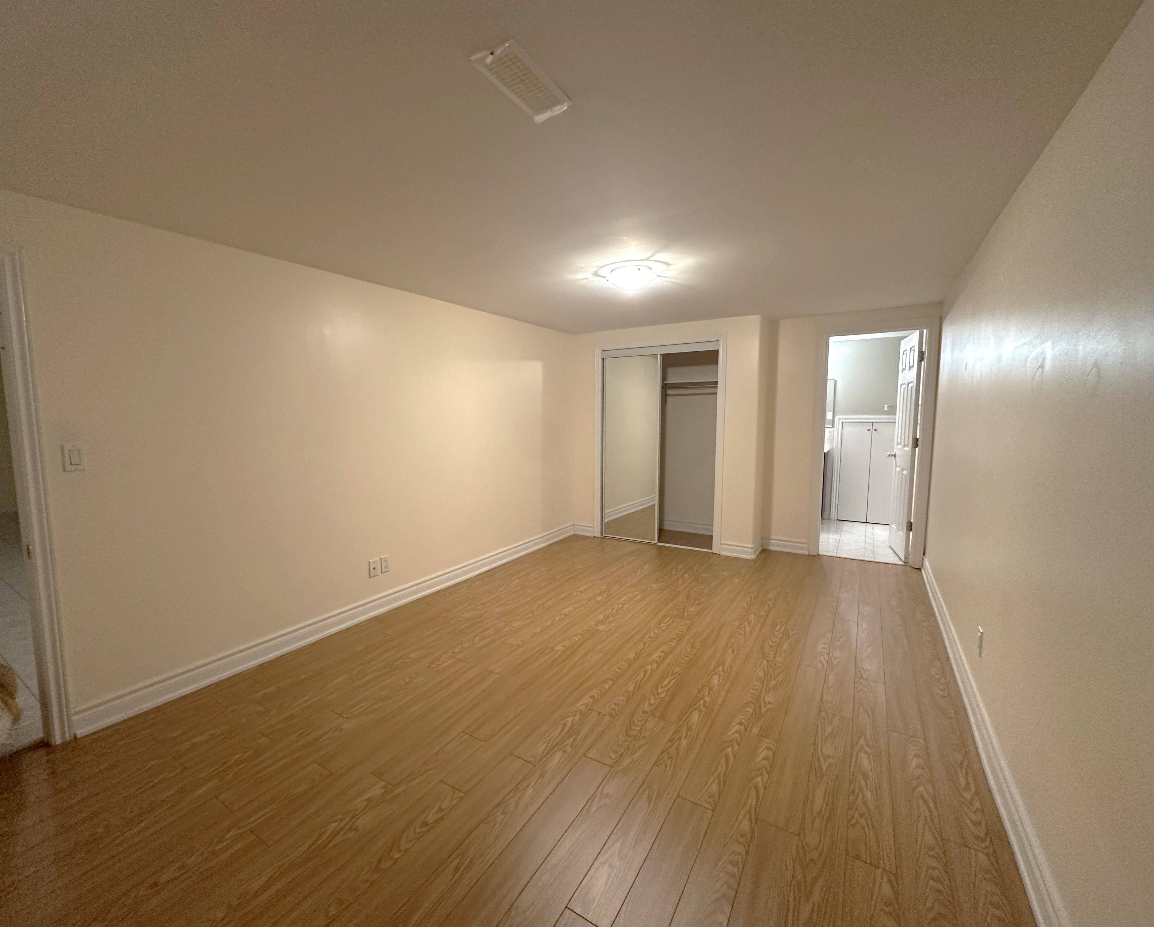 Mississauga, ON L5R 2G9,268 Bristol RD W #Basement