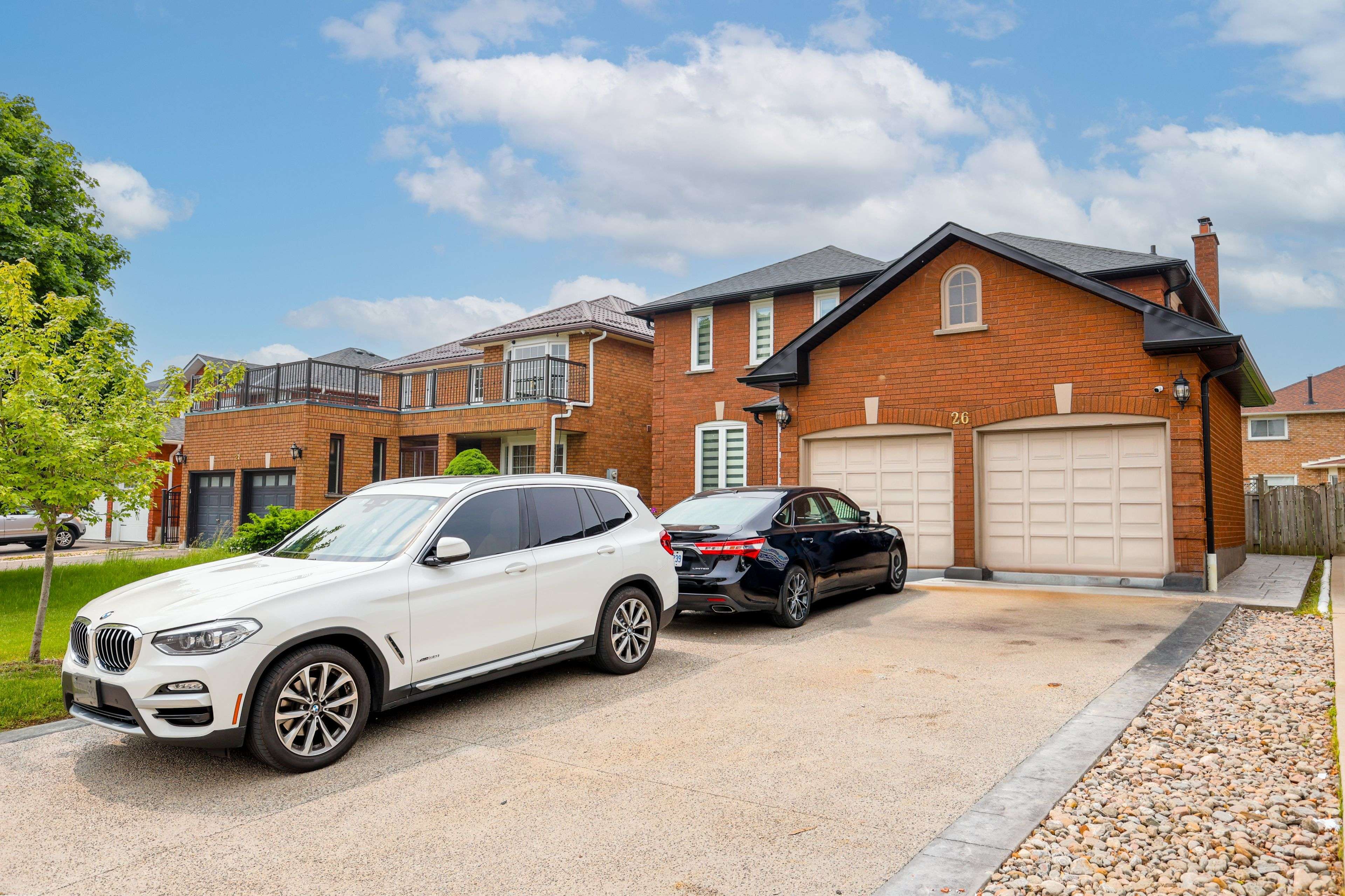26 ORTONA DR, Brampton, ON L6Y 3C8