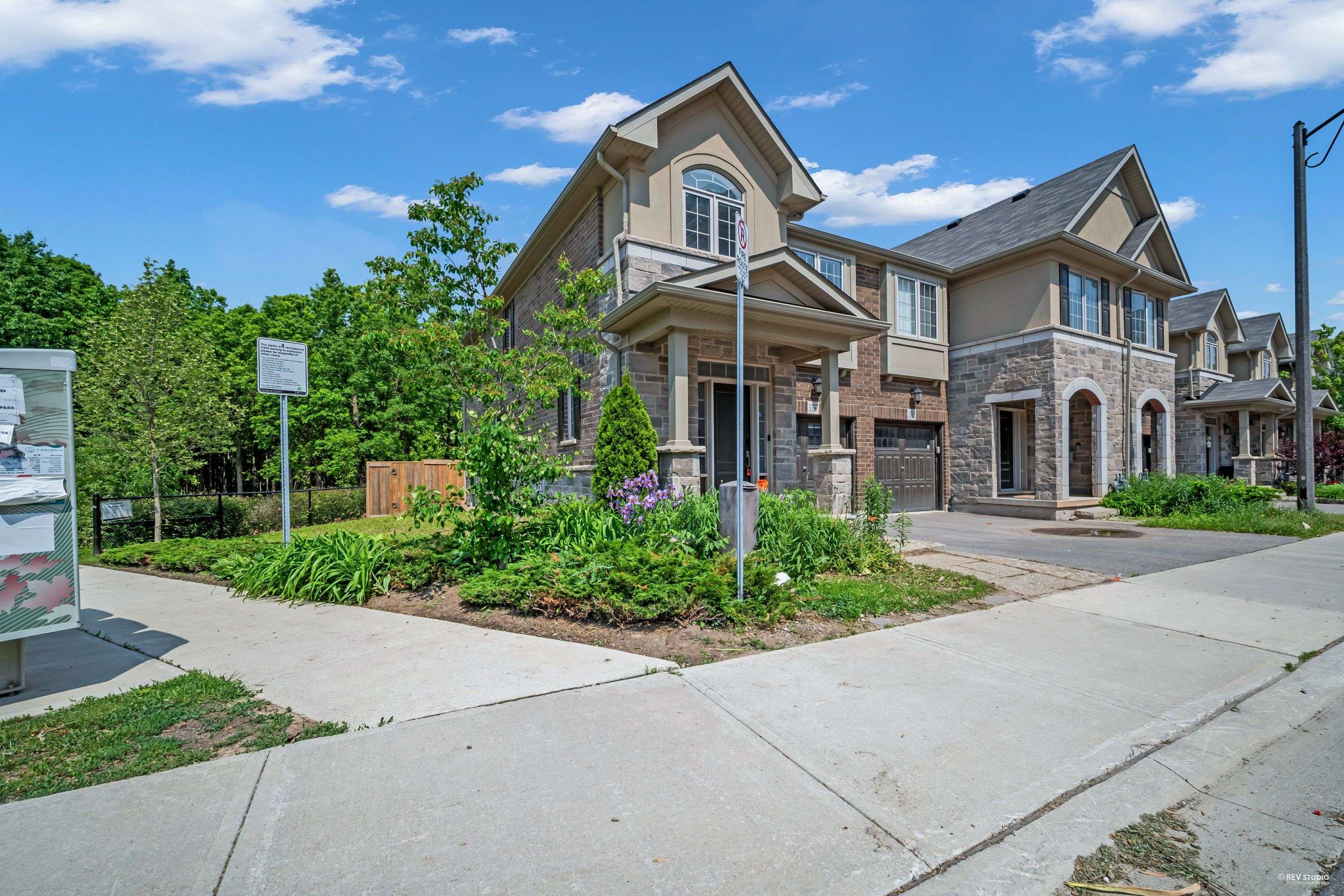 3337 Mockingbird Common ST, Oakville, ON L6H 0X1