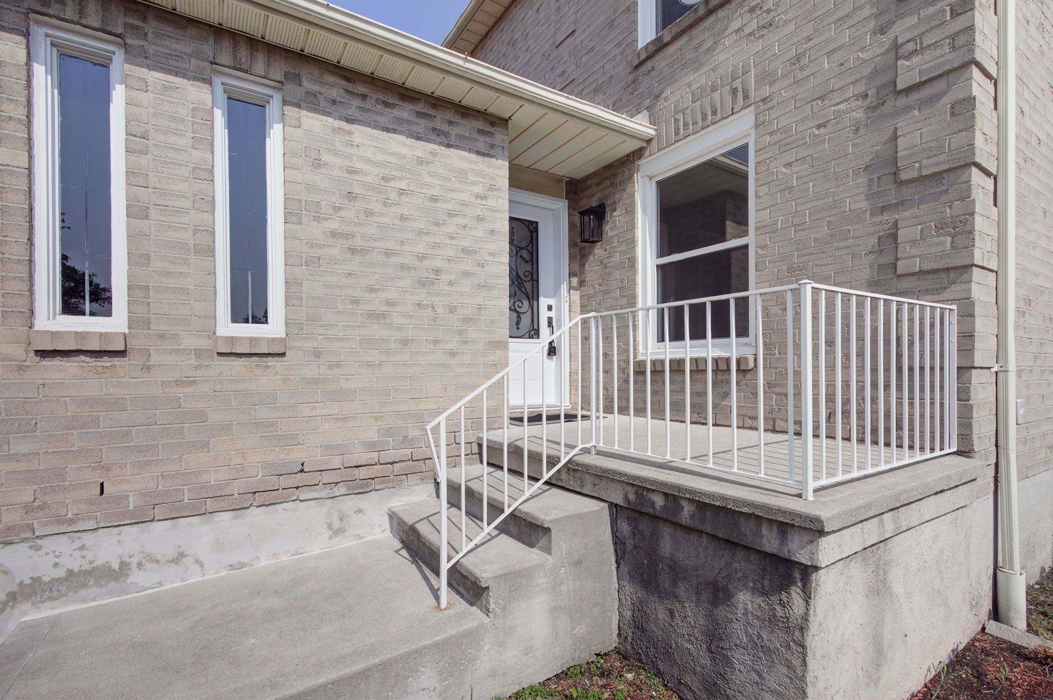 Mississauga, ON L5B 3X4,3290 Pilcom CRES