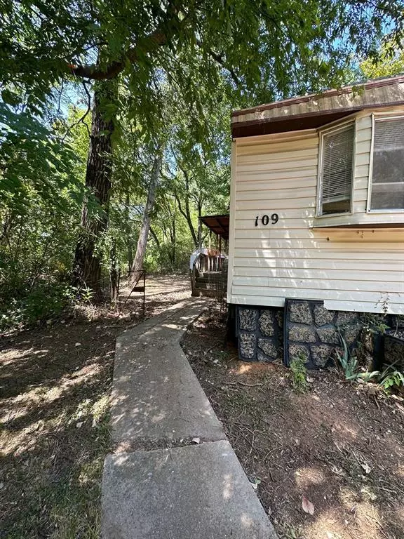 Denison, TX 75021,109 E Prospect Street