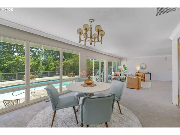 Lake Oswego, OR 97034,17141 HOFER CT