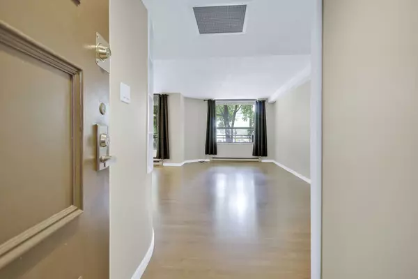 West Centre Town, ON K1Y 4P7,50 Emmerson AVE #203