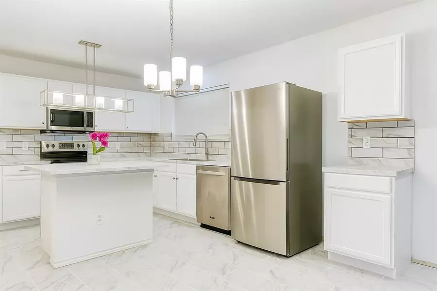 2052 Club Oak Drive, Heartland, TX 75126