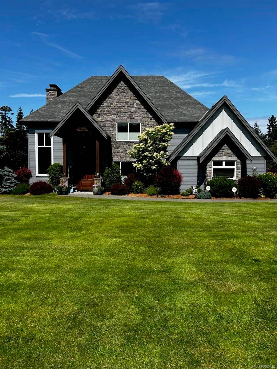 1056 Kincora Lane, Comox, BC V9M 4C5
