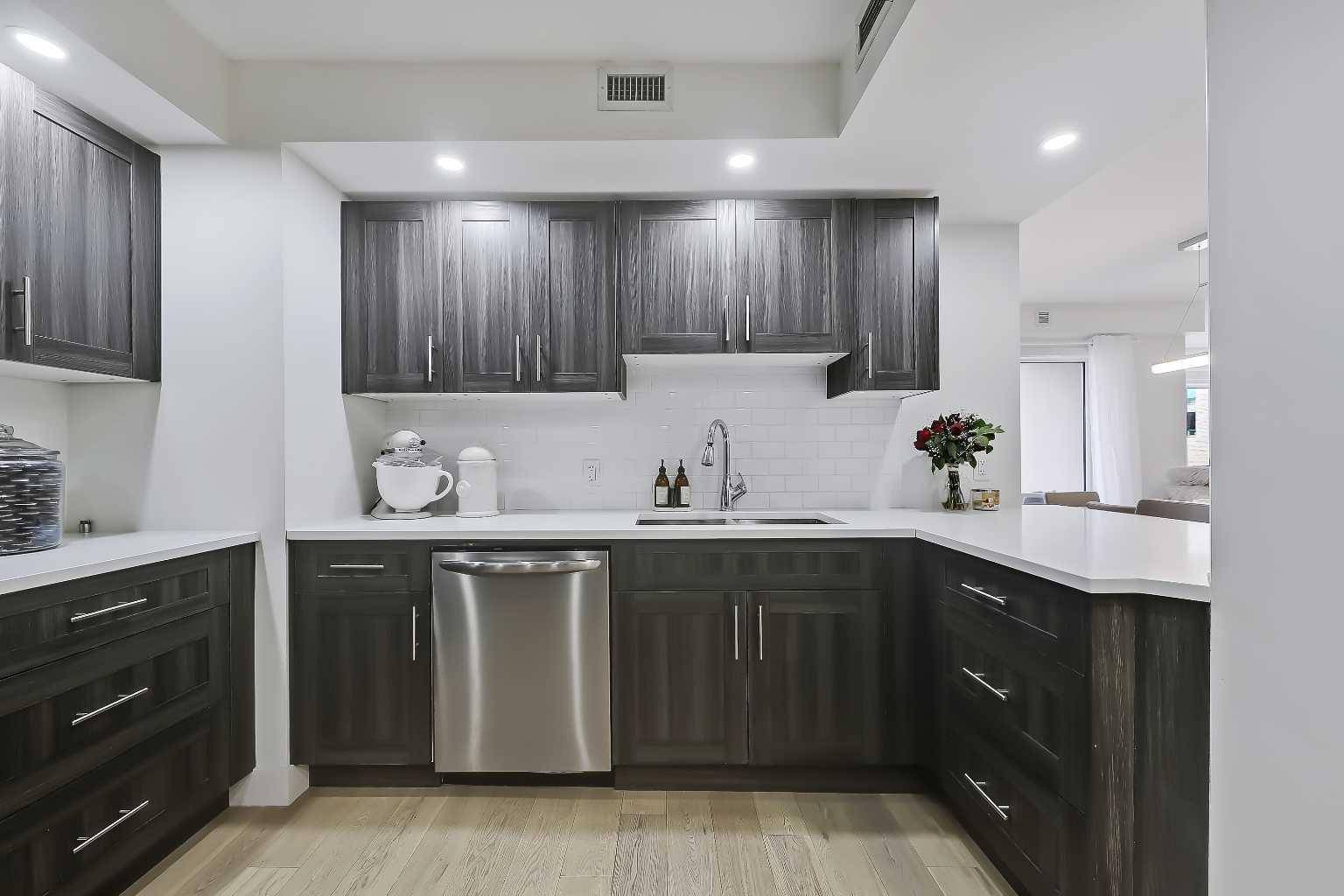 Calgary, AB T2P 5E2,200 La Caille PL Southwest #902