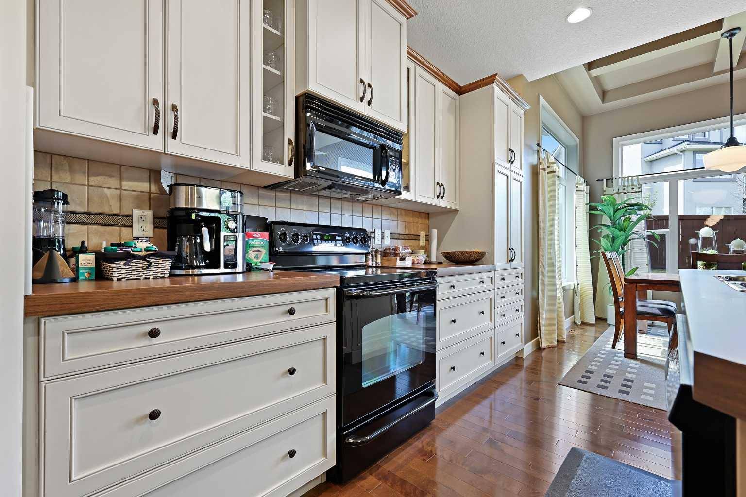 Calgary, AB T3M0C1,438 Cranston DR Southeast