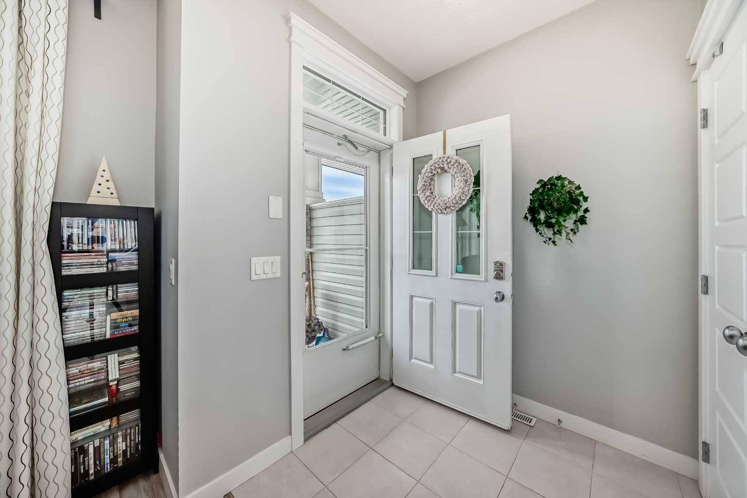 Cochrane, AB T4C0Y1,183 River Heights DR