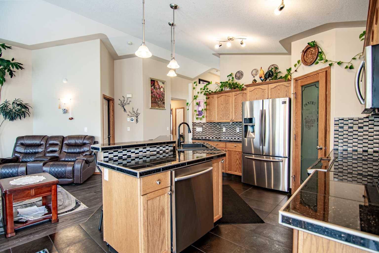 Red Deer, AB T4R 0B8,4 Isbister Close