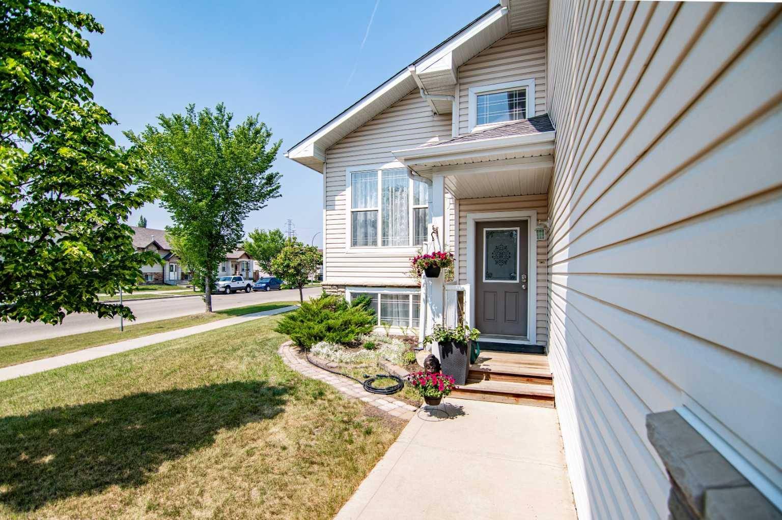Red Deer, AB T4R 0B8,4 Isbister Close