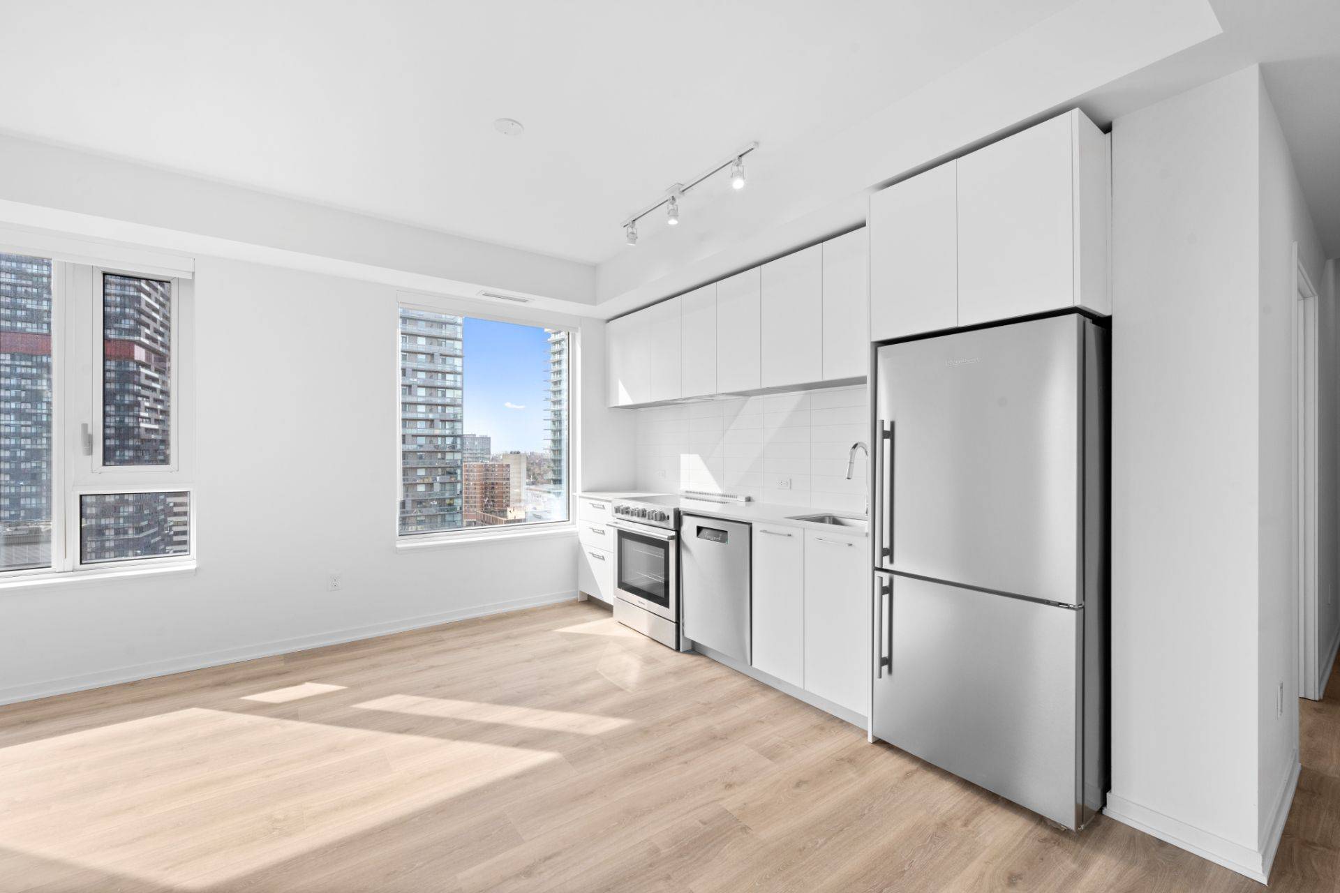 Toronto C10, ON M4P 2W2,101 Roehampton AVE #1709