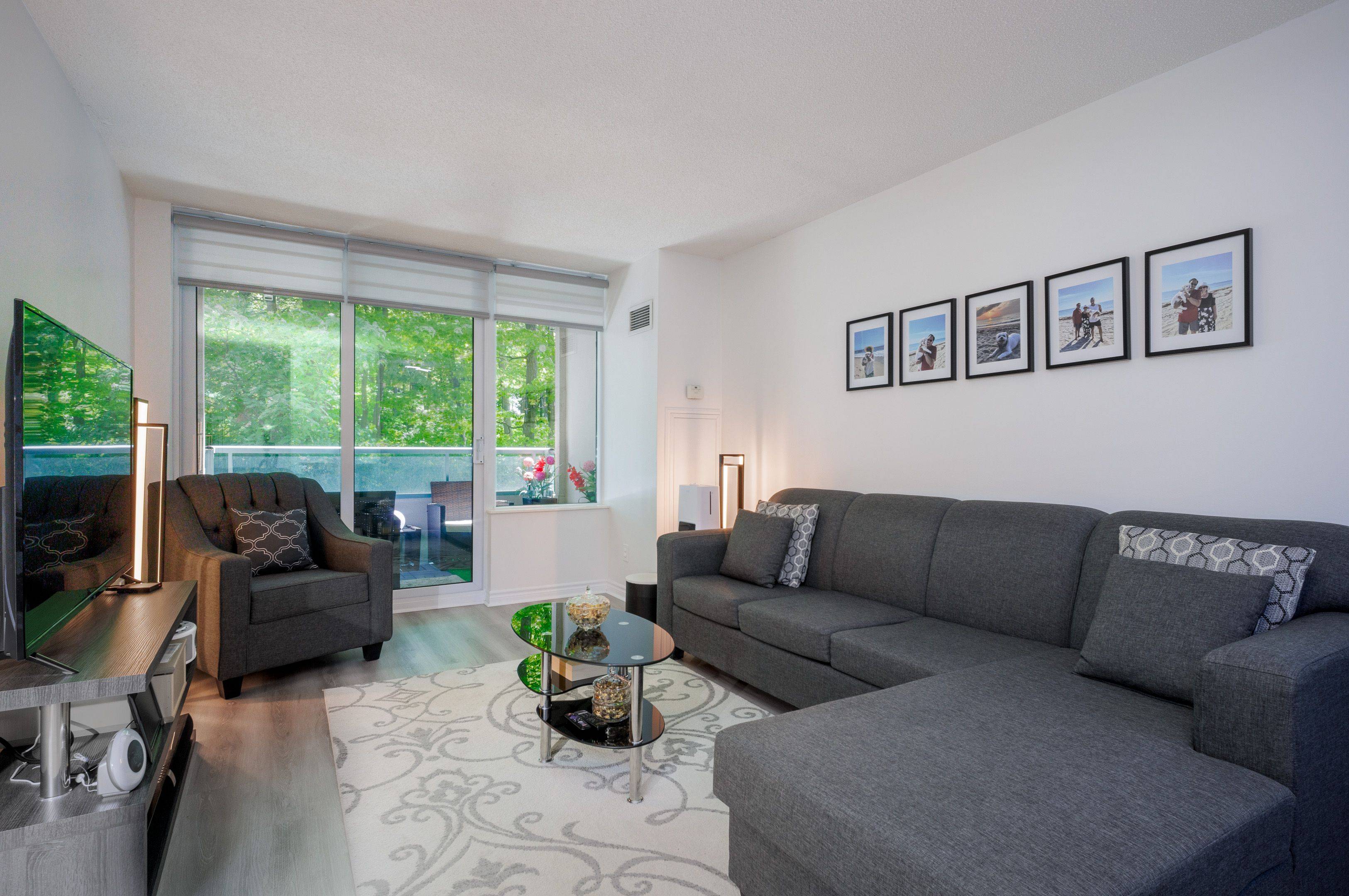 Toronto E09, ON M1P 5C5,61 Town Centre CT #210