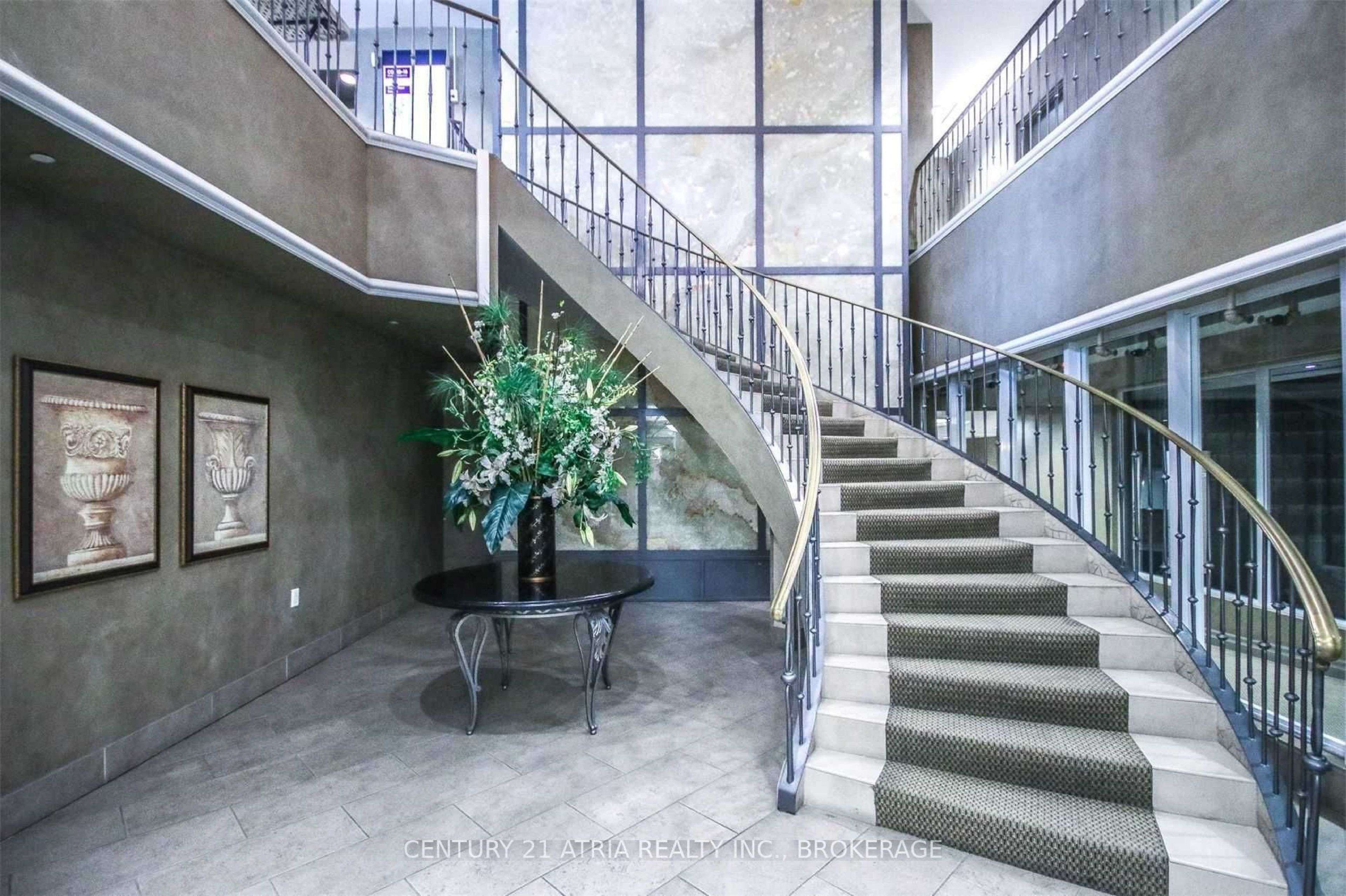 Toronto E09, ON M1P 5C5,61 Town Centre CT #210