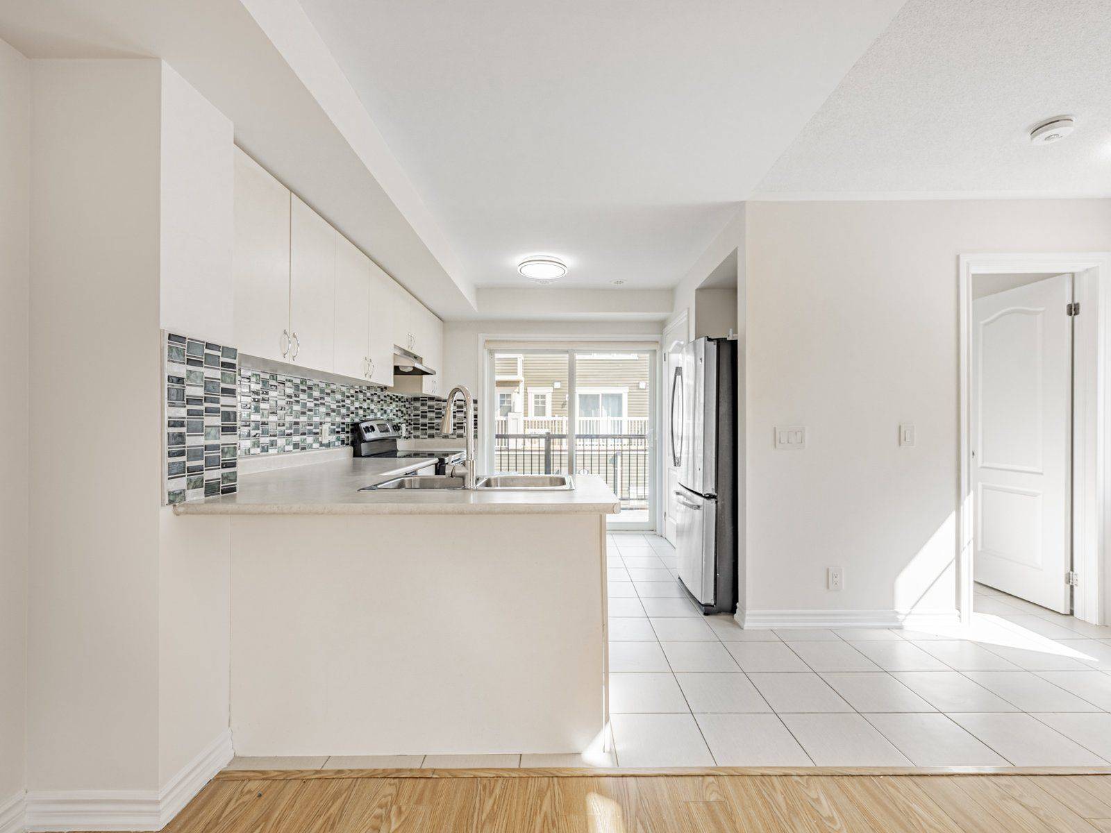 Oshawa, ON L1L 0M6,2500 Hill Rise CT #28