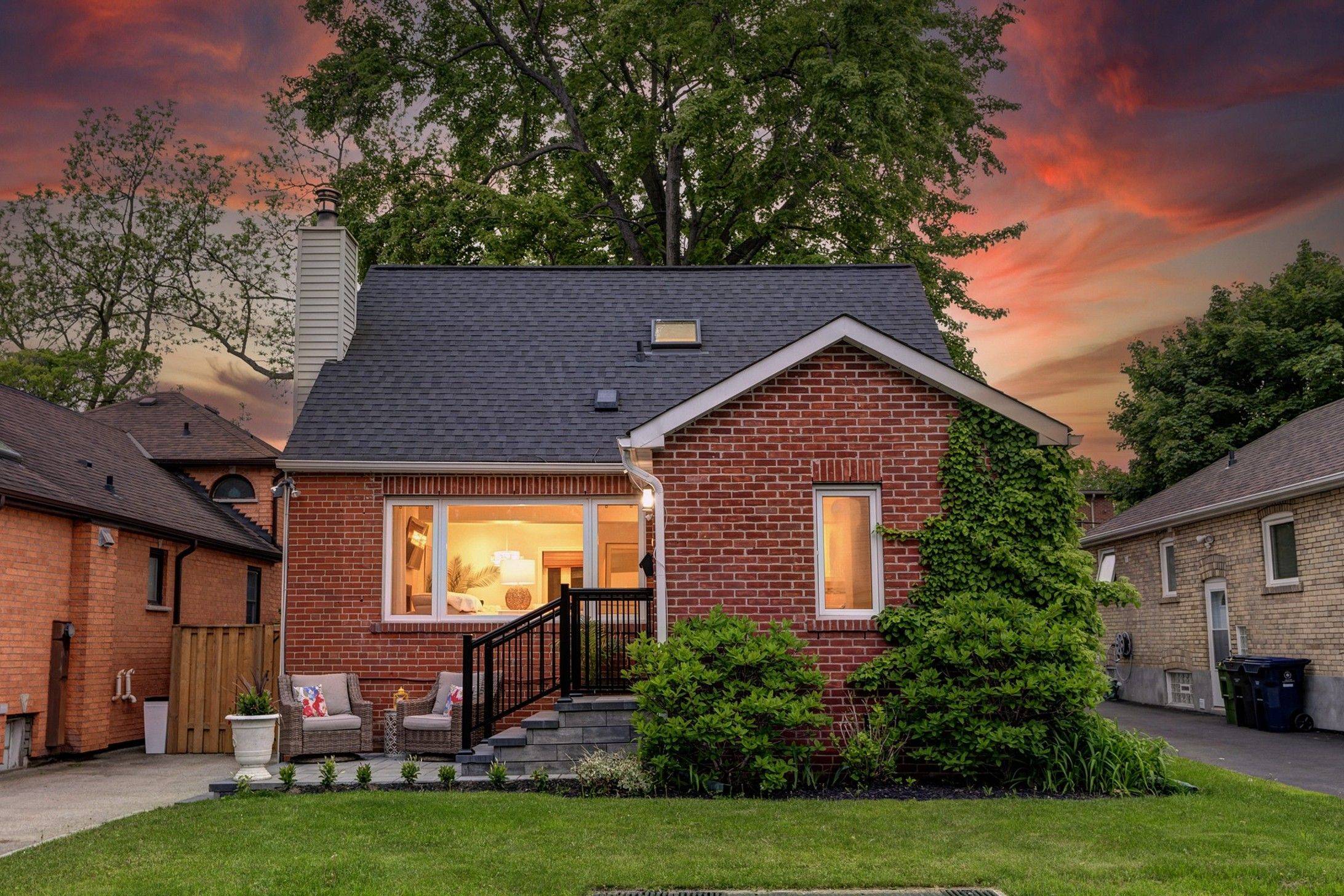 12 Queensgrove RD, Toronto E06, ON M1N 3A8