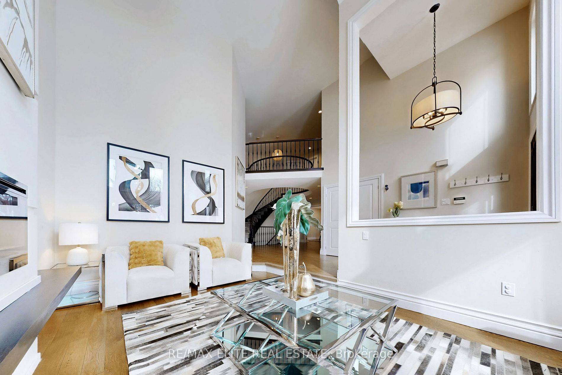 Newmarket, ON L3X 1L8,943 Portminster CT