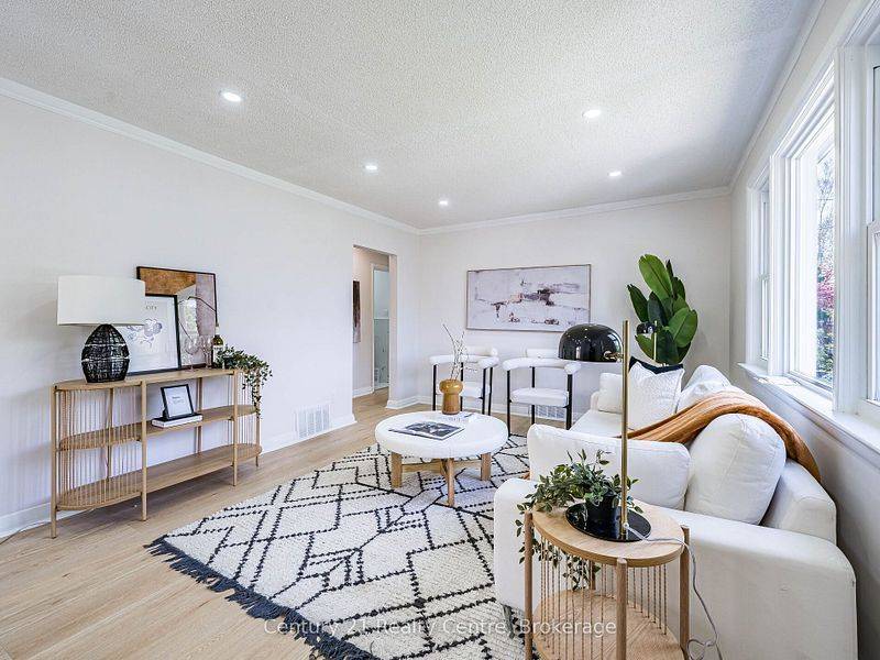Toronto W05, ON M3M 2C4,7 Sunray CRES