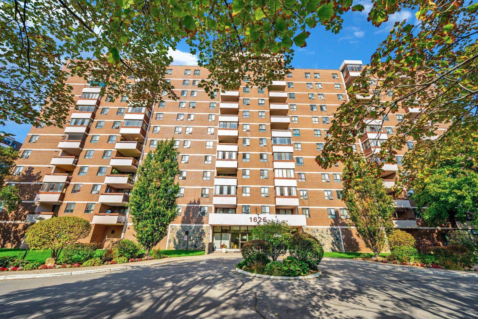 Mississauga, ON L4X 1S3,1625 Bloor ST #924
