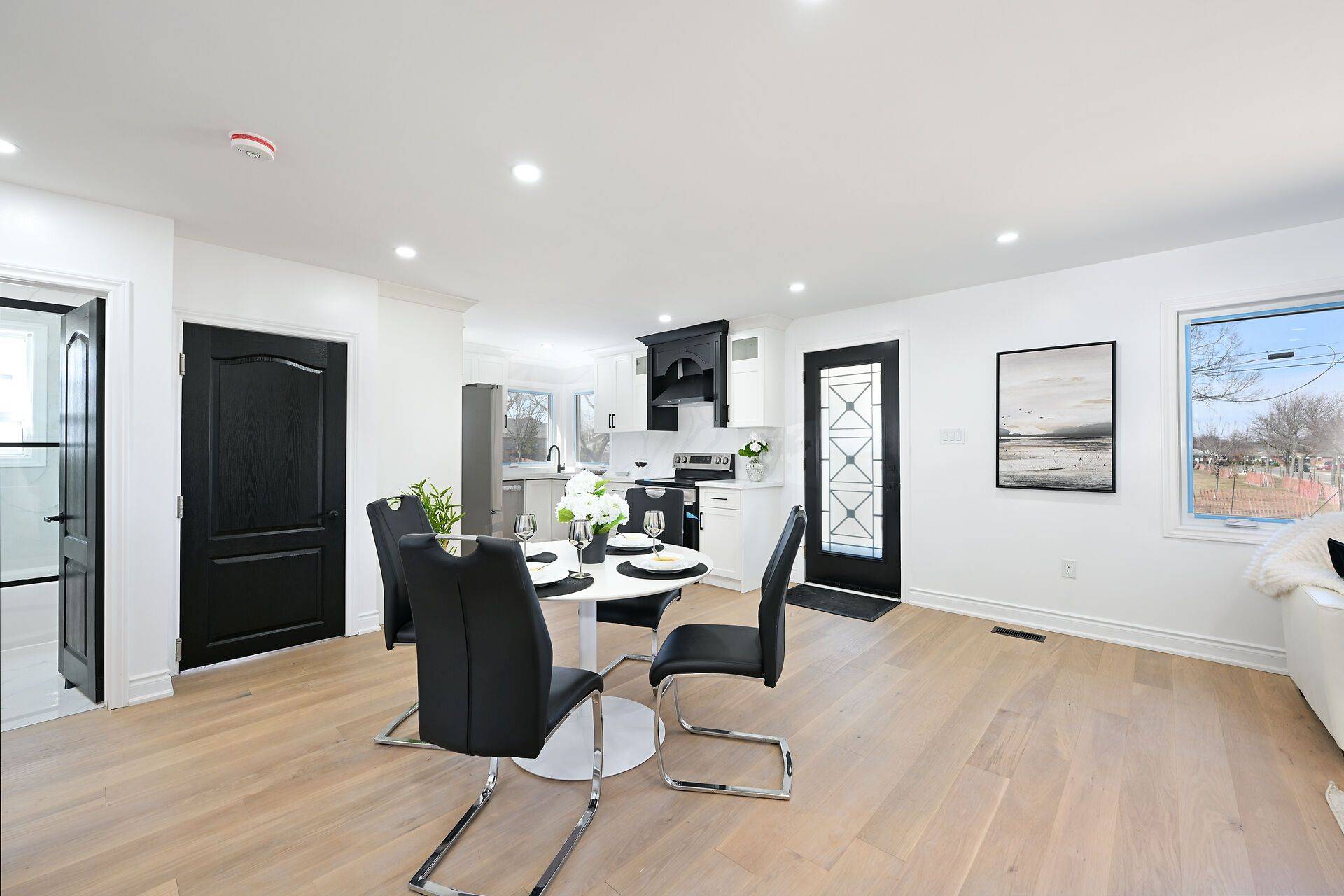 Hamilton, ON L8T 2G6,812 Tenth AVE