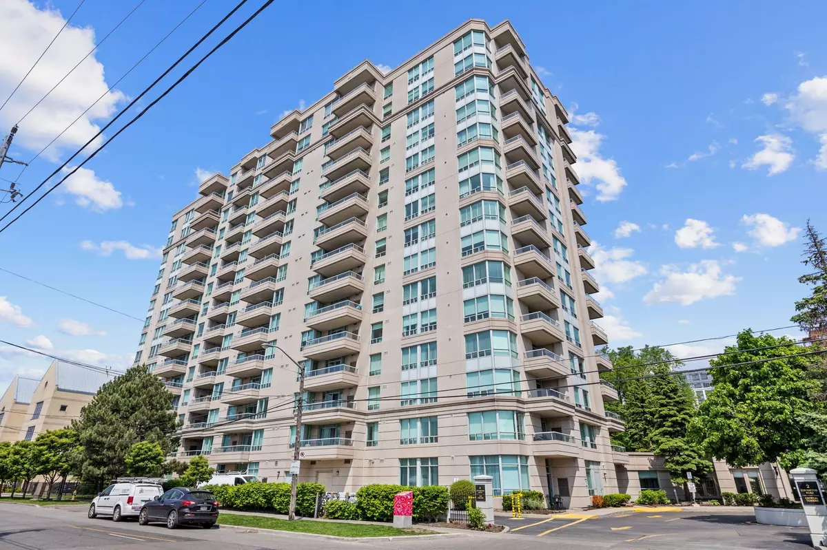Toronto C04, ON M6A 3E5,8 Covington RD #504