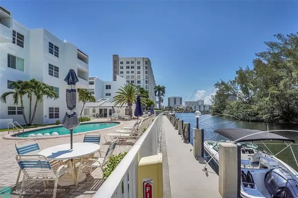 Pompano Beach, FL 33062,2860 NE 14th Street Cswy #306D