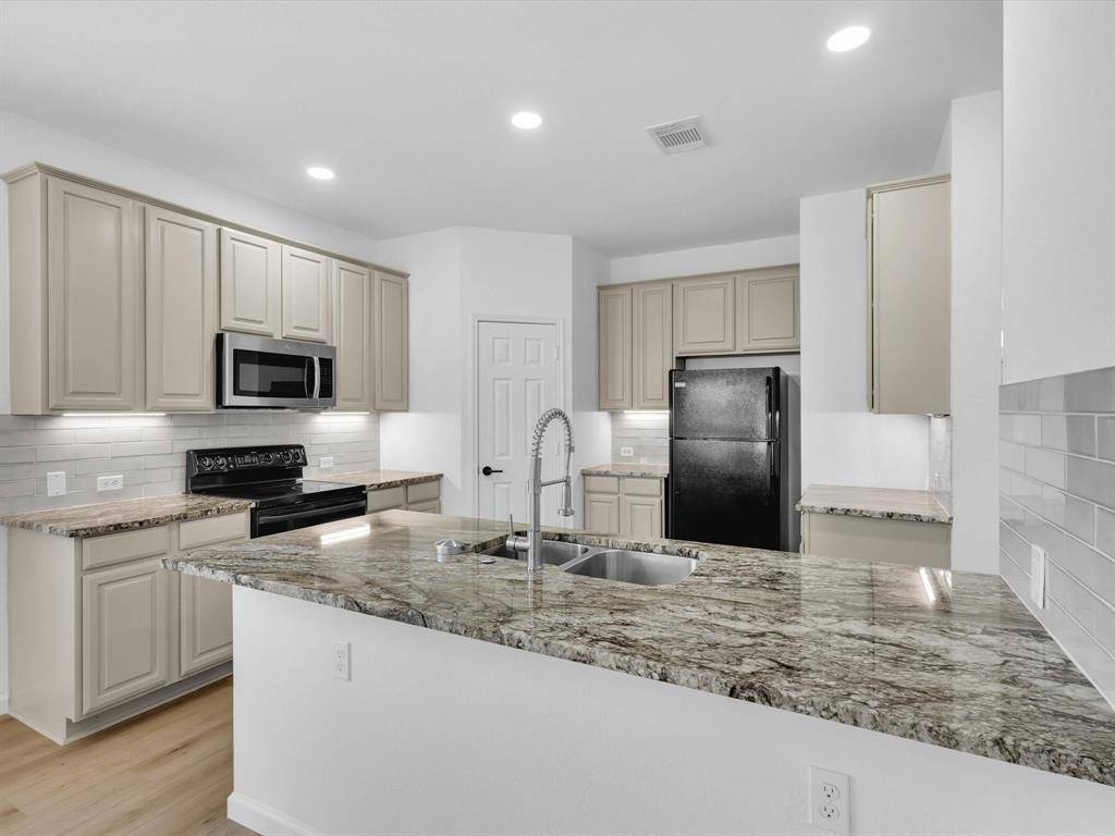 Plano, TX 75025,9741 Indian Canyon Drive