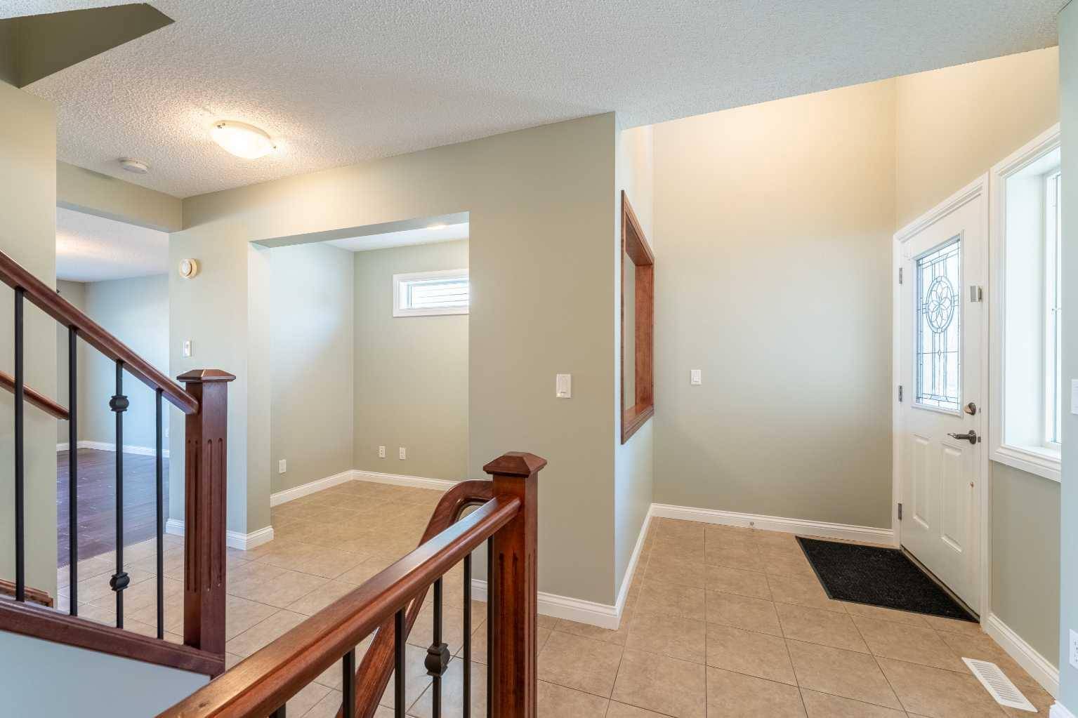 Airdrie, AB T4A 0L3,1032 KINGSTON CRES Southeast