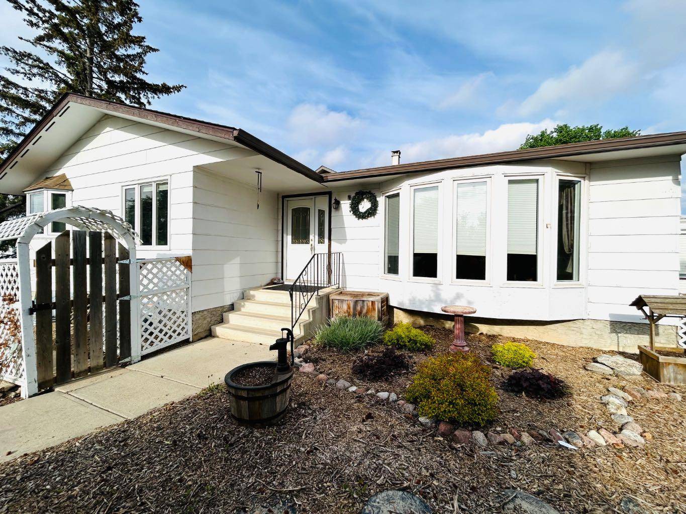 202 7 AVE East, Oyen, AB T0J2J0